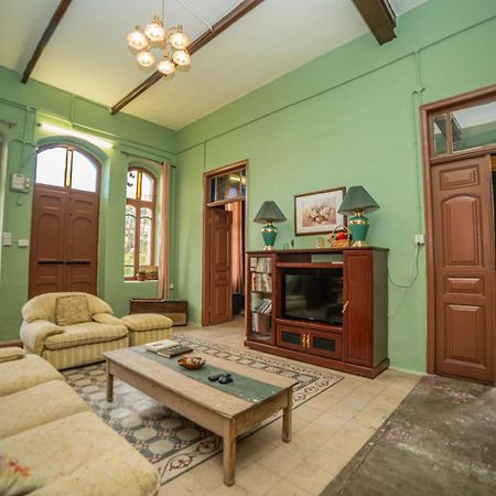 Central House With Beautiful Garden Амман Экстерьер фото
